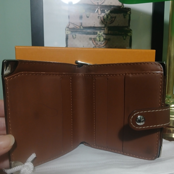 EUC Louis Vuitton Suhali Compact Wallet - Picture 6 of 13